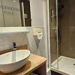 Hotel Logis Restaurant De La Poste 3*