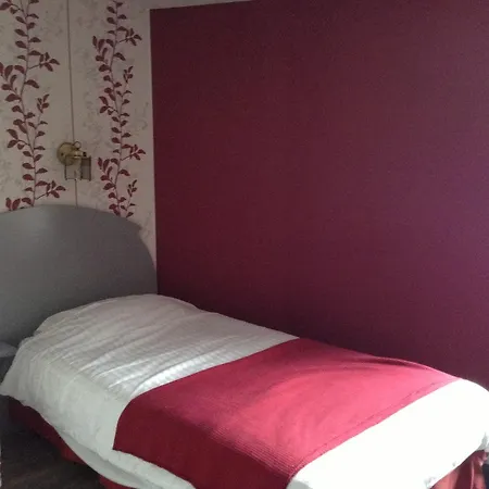 Отель Logis Restaurant De La Poste 3*