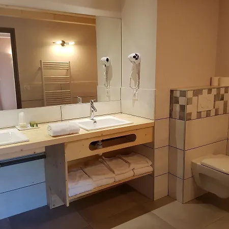 Logis Restaurant De La Poste 호텔 3*