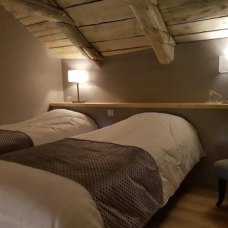 Logis Restaurant De La Poste 호텔 3*