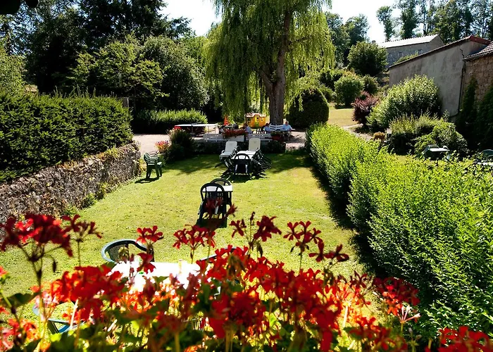 Hotel Logis Restaurant De La Poste 3*